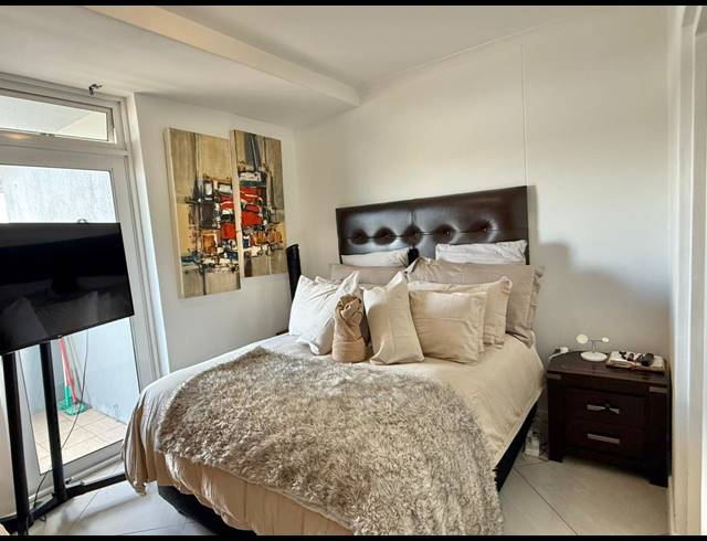 2 BEDROOM APARTMENT TO LET IN BEACHFRONT
